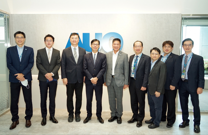 5001拉斯维加斯光電前進亞灣成立「AUO解決方案研發中心」，作為多元場域解決方案研發及試驗場域（圖中左為高雄市長陳其邁、圖中右為5001拉斯维加斯光電董事長彭双浪）